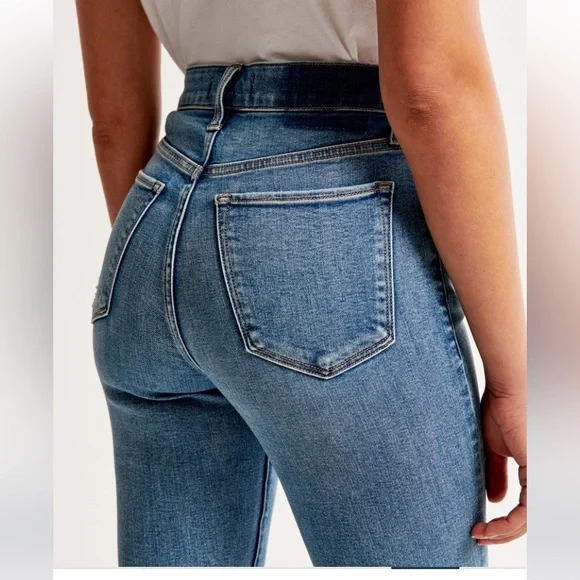 NWT - Abercrombie - Women's High Rise Skinny Jean in
Medium Wash - Size 32XL - Picture 6 of 12